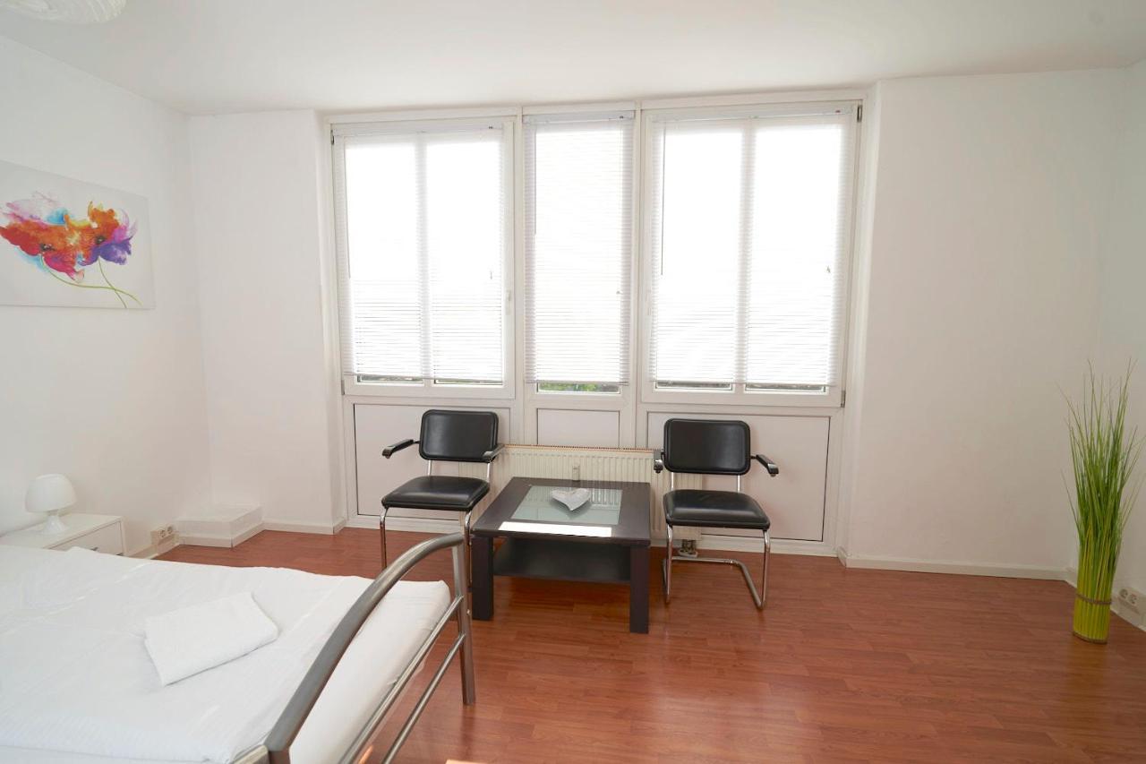 Albergue Potsdamer Platz - & *