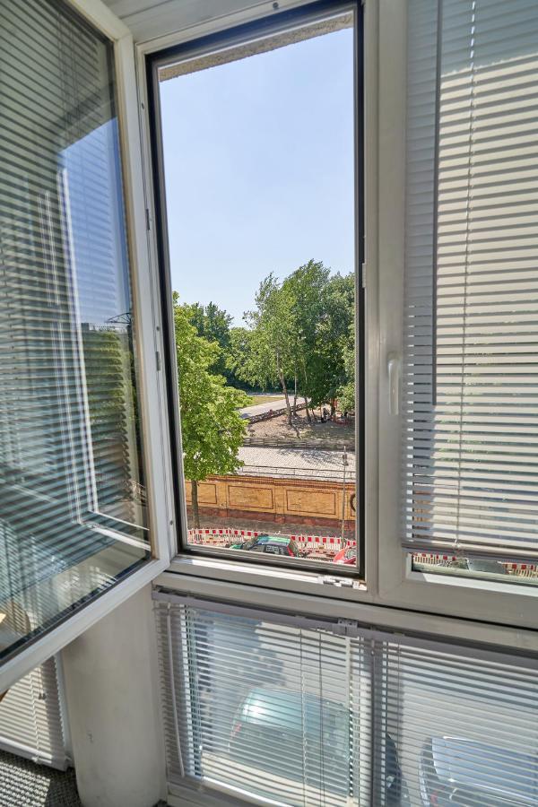 Potsdamer Platz - & *